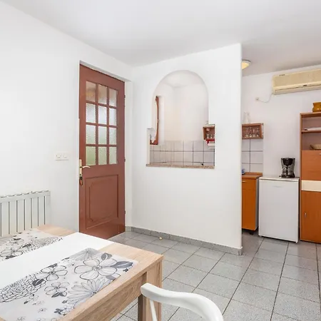 Cozy In With Kitchen Apartmán