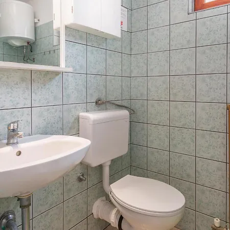 Cozy Apartment In Malinska With Kitchen Apartment *