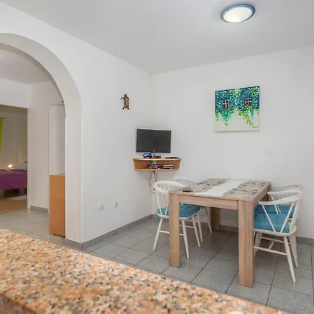 Apartment Cozy Apartment In Malinska With Kitchen *