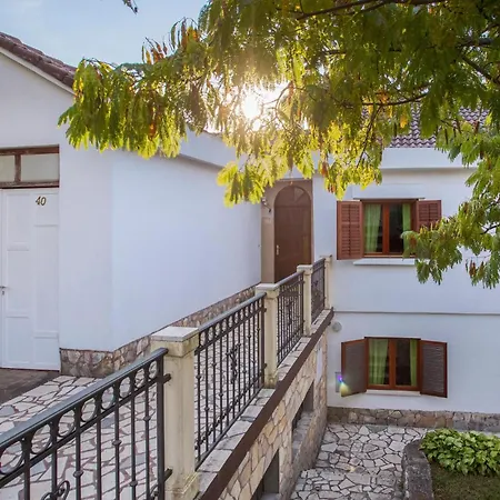Apartment Cozy Apartment In Malinska With Kitchen *