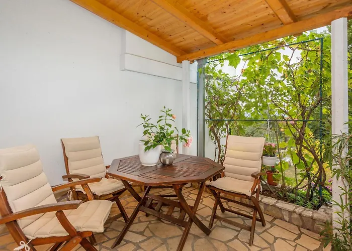 Cozy In With Kitchen Apartament Malinska